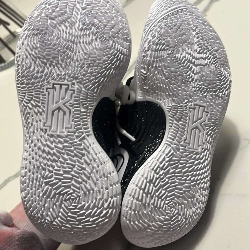Brand new boys kyrie Nike sneakers white/ black size 5